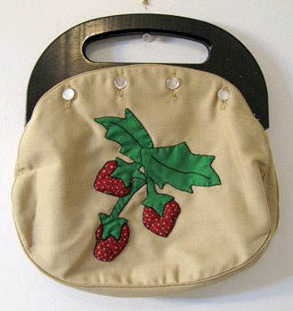 Pappagallo purse outlet wooden handles