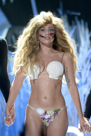 Lady Gaga at 2013 VMA's rockin some big hair