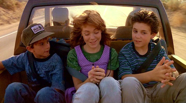 Jimmy Woods (Luke Edwards), Haley Brooks (Jenny Lewis) and Corey Woods (Fred Savage) on their way to California