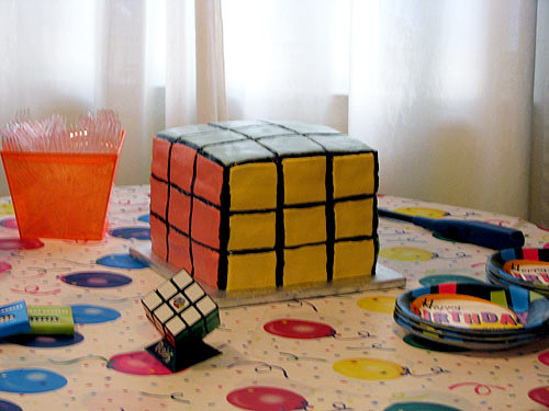 80s-rubiks-cube-cake