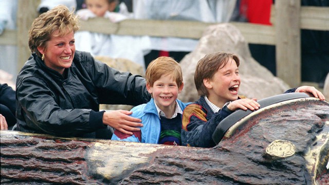 Prince William and Prince Harry enjoy a log floom ride with their mother