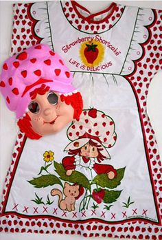 Strawberry Shortcake 80s Halloween costume with mask