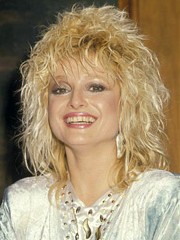 Interview with original MTV VJ, Nina Blackwood